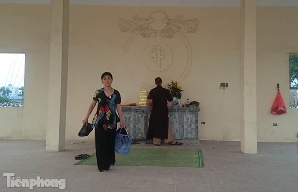 Ha Noi: Hon 300 ngoi mo bi dap vo bat huong-Hinh-3